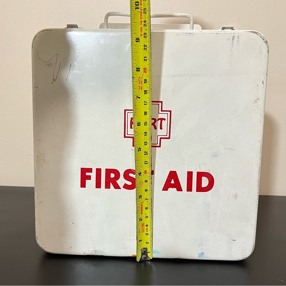 Vintage Hart Wall Mounted First Aid Kit with Original Partial Supplies - Picture 14 of 14